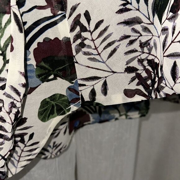 CAbi L Victoria Winter Floral Long Sleeve Front Tuck High Low Long Sleeve Blouse - Picture 11 of 16